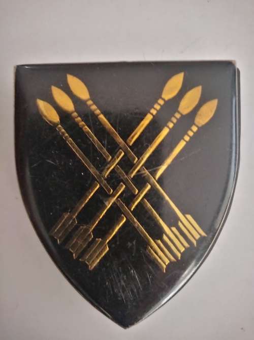 32 Battalion Shoulder Flash Complete with back plate and pins