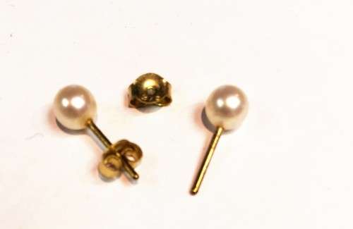 9  carat  Gold -  Pearl earrings
