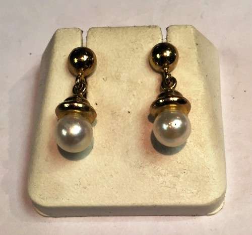 9  carat  Gold -  Dangling 6 mm Pearl  earrings