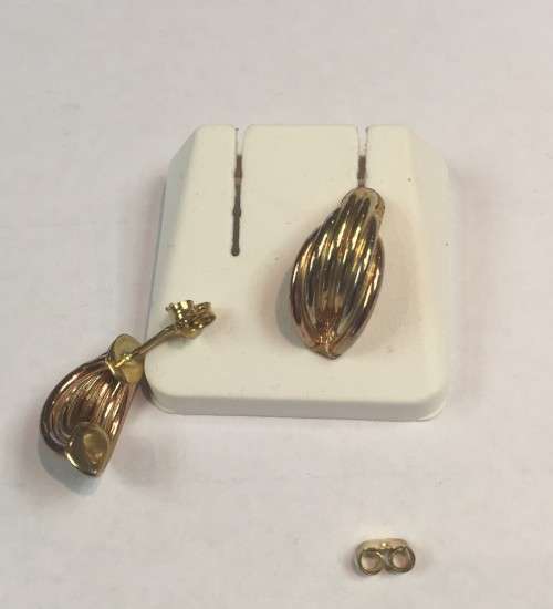 9k / solid 9 carat Gold Pair of medium Two tone imported stud earrings