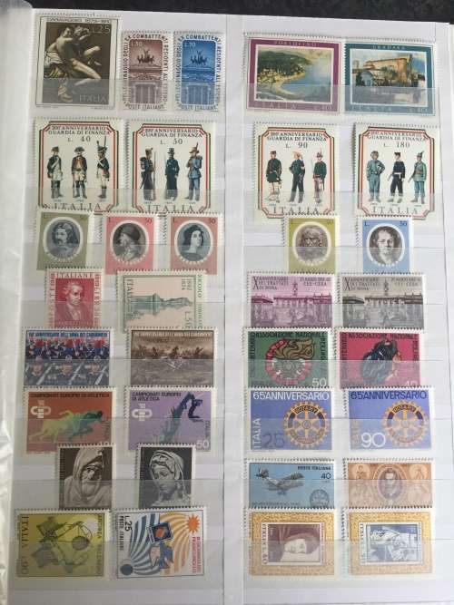 Italy    - Unmounted - MNH superb 67 stamps  in sets  - High Catalog Value