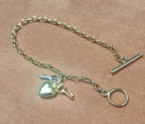 9 K / 9 carat solid Gold, Imported oval Belcher with 3 charms fob bracelet ------------mm. 3 wide