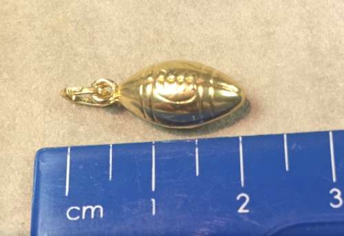 9 K / 9 carat solid yellow Gold, --- charm pendant--- Rugby ball-