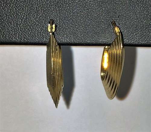9K / genuine 9 carat Gold,modern style ,Imported Pair of ribbed Creole earrings, 28 mm long