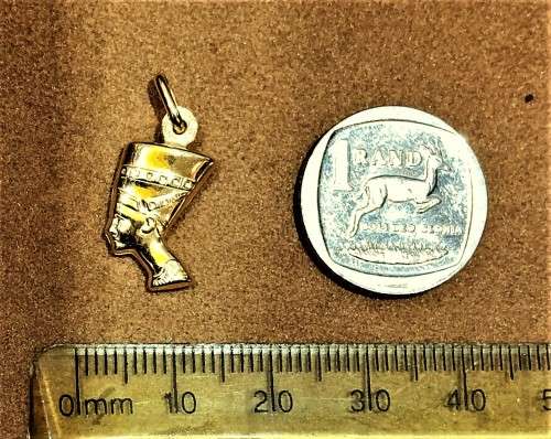 9K solid 9 carat Gold , stunning imported Nefertiti charm pendant