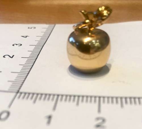 9K solid 9 carat yellow Gold , stunning imported charm - Apple