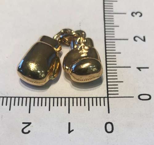 9K /solid 9 carat yellow Gold - stunning imported charm - Large pair of boxing gloves