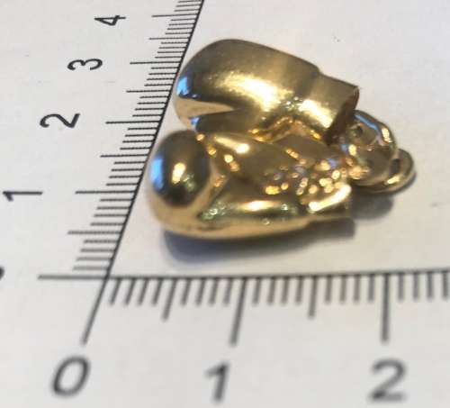 9K /solid 9 carat yellow Gold - stunning imported charm - Large pair of boxing gloves