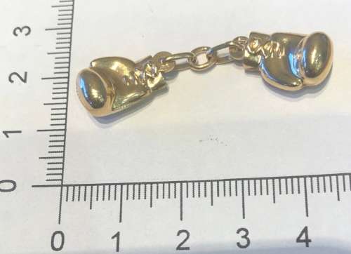 9K /solid 9 carat yellow Gold - stunning imported charm - Large pair of boxing gloves