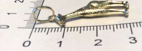 9K solid 9 carat Yellow Gold- stunning imported charm - Giraffe