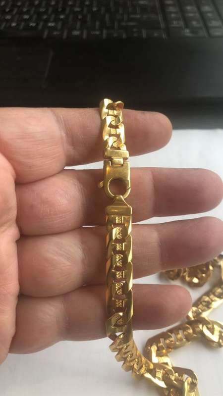 9k genuine,solid 9 carat Yellow Gold, Flat marina link necklace cm 45 long -- 8.5 mm. wide