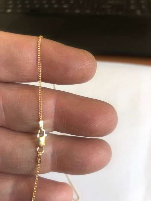genuine 9 carat ----Imported Fine Gold Curb necklace ---- cm 42 ---clearance item