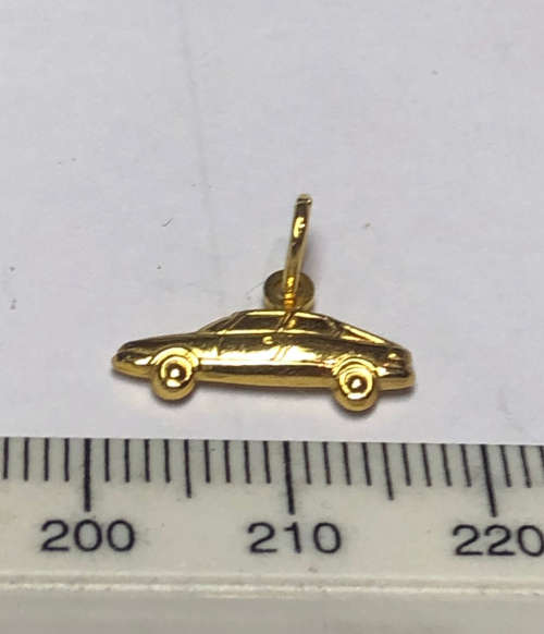 9K solid 9 carat Gold , stunning imported charm - Sedan Car
