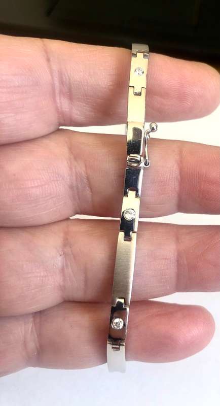 9 K -genuine solid  9 carat solid white gold - gents Shiny and satin  bracelet