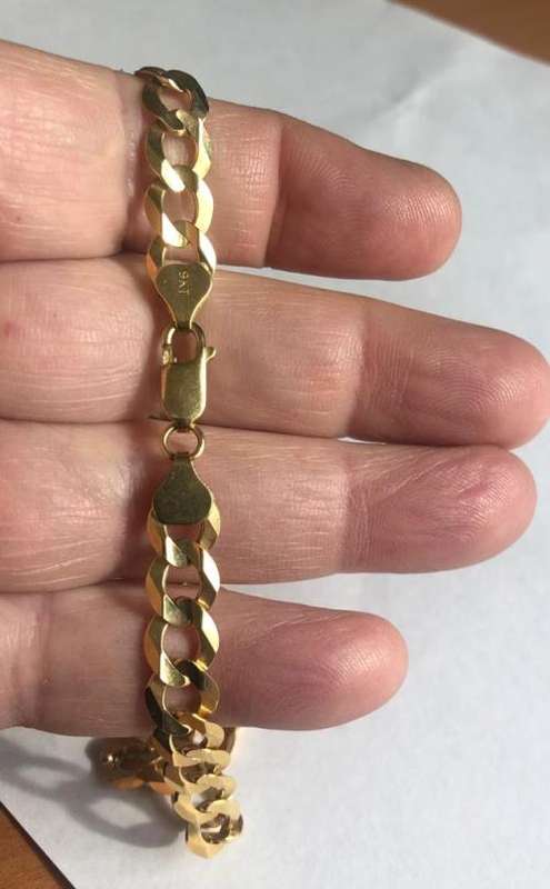 9k solid 9  carat  Gold ---------Gents Curb  Necklace-----  cm 55  long ----- 8.5mm. wide