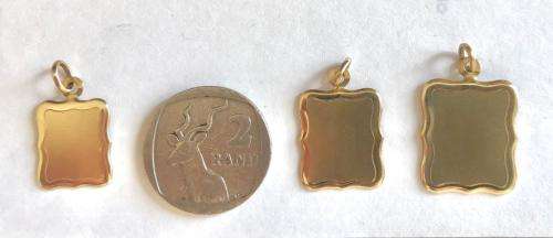 9Kt solid, 9 carat Gold- stunning rectangular medium size Disc----satin and shiny finish