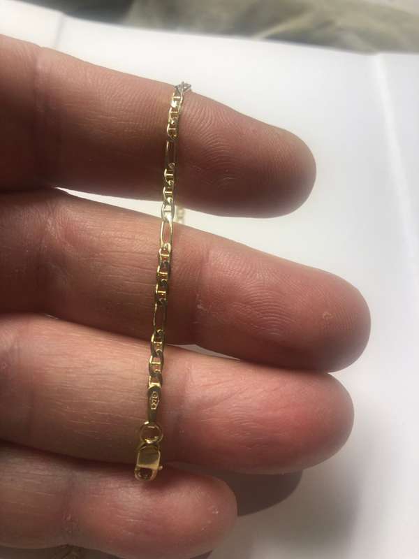 9k solid 9 carat Gold --Figarucci Link Anklet--- cm. 26 long ---- wide 2.4 mm.