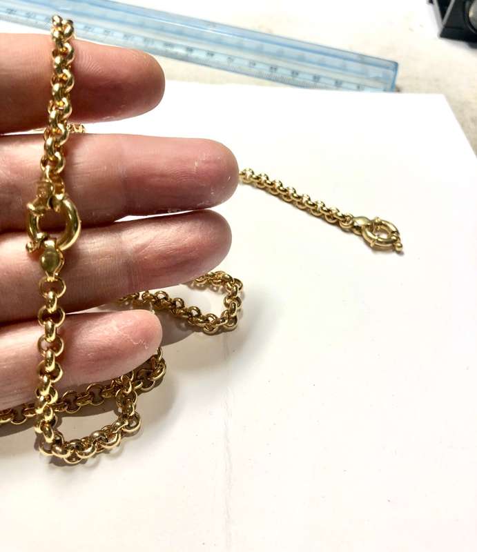 9 K / 9 carat solid Gold, Imported yellow mm 5,4 wide ,Belcher bracelet with signoretti clasp