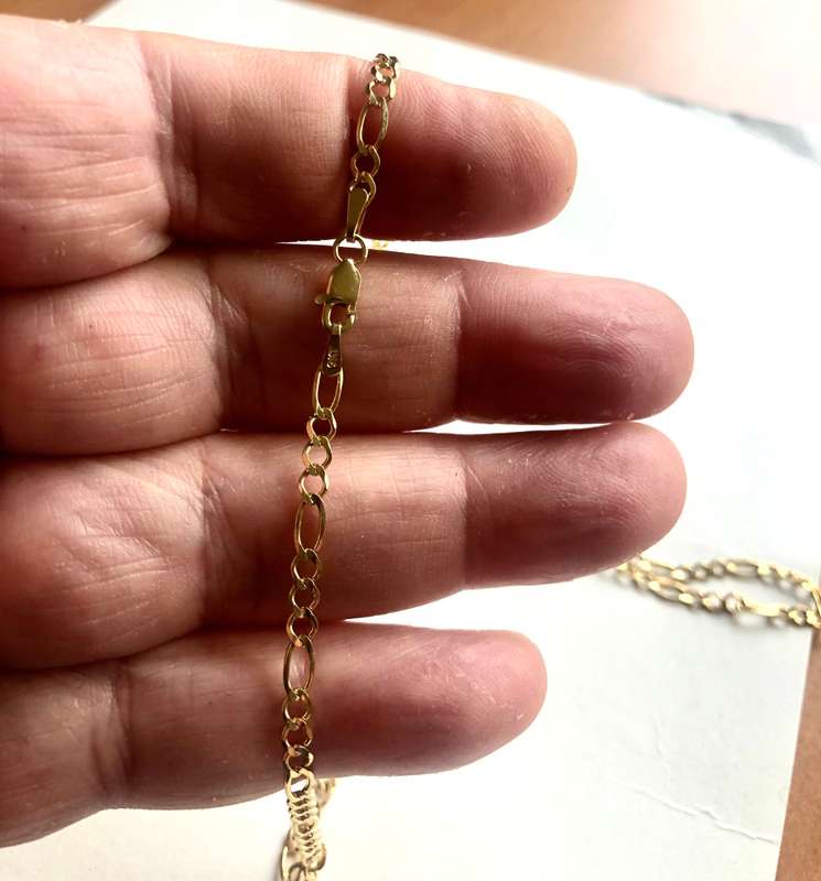 9k /solid 9 carat gold ---Yellow Figaro , 3.2 mm wide link chain ------- long 55cm -----