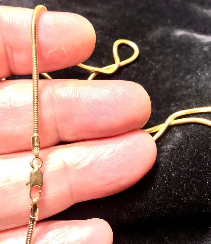 9k solid -9 carat yellow Gold, thick round Snake necklace cm 55 Long.