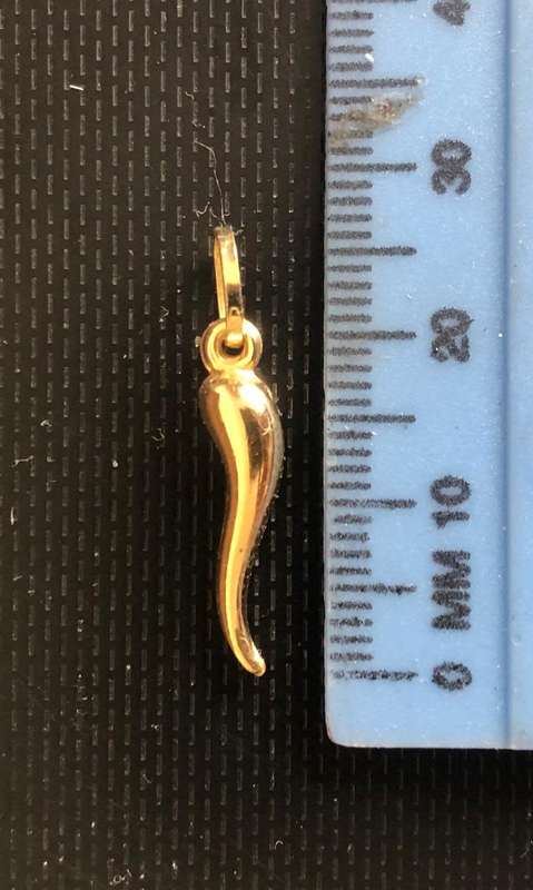 9K   solid  9 carat Yellow Gold -smooth horn of  plenty/cornucopia pendant