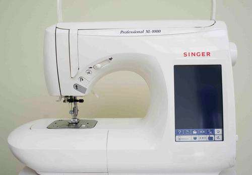 Singer Quantum XL-1000 Computerized embroidery Machine