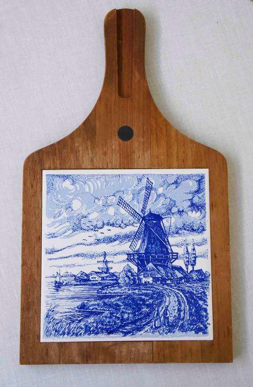 Delft Blue tile Cheese board