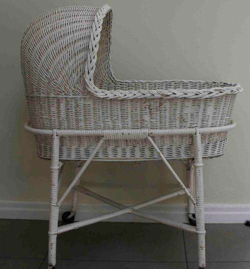 Wicker cot