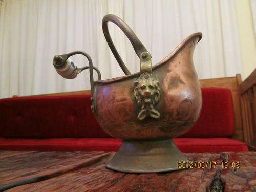 VINTAGE FRENCH COPPER COAL SCUTTLE.