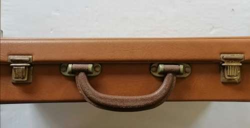 CASSETTE TAPE HOLDER - CARRYING CASE - INCLUDING 15 CASSETTE TAPES