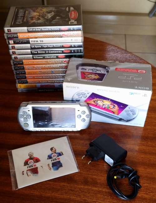PSP + 11 Games + 2 Movies + Charger + Fifa Decal + Box - Free Shipping