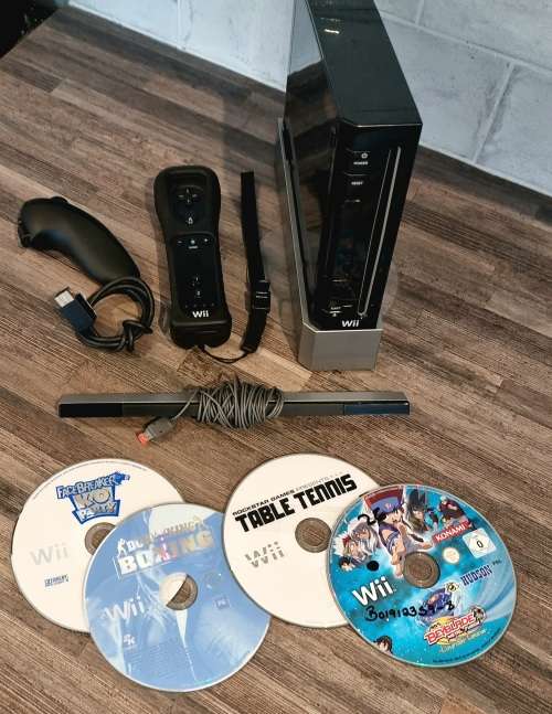 Nintendo Wii Bundle + Games