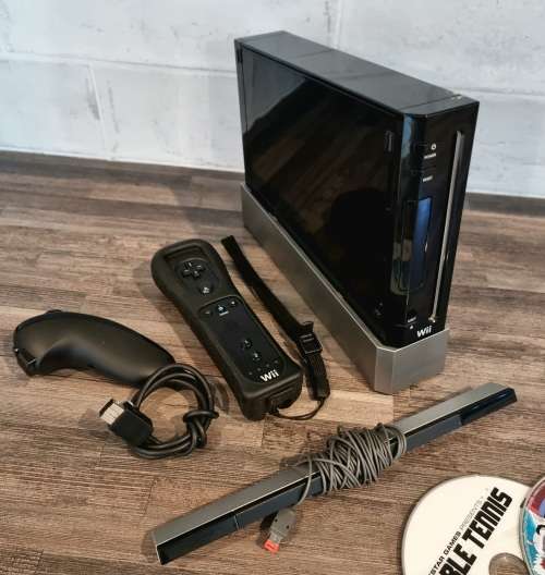 Nintendo Wii Bundle + Games