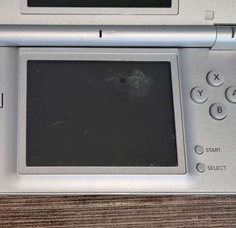 Nintendo DS Lite + Charger + Games