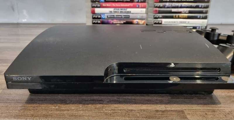 PS3 32GB Console + 2 Controllers + 20 Games - Price Drop