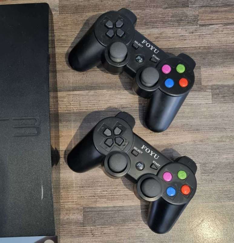 PS3 320gb + 2 Controllers + 20 Games