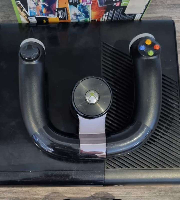 Xbox 360 500GB Console + Controller + 6 Games