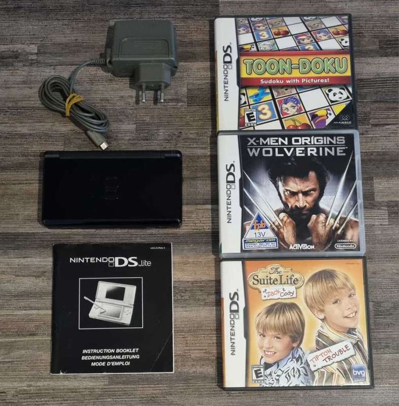Nintendo DS Lite + Charger