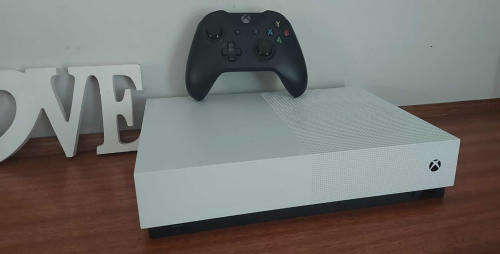 XBOX ONE S 1TB DIGITAL EDITION + CONTROLLER + CABLES