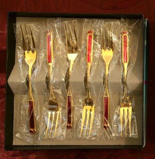 24 K Gold-plated 6 cake fork set with red enamel detail