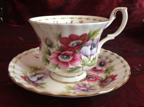 ROYAL ALBERT FLOWER OF THE MONTH - MARCH DUO