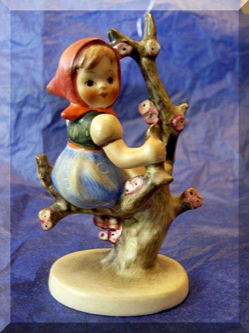 HUMMEL APPLE TREE GIRL #141 3/0