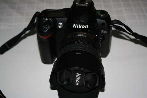 NIKON D70S + 18-70mm AFS KIT - Remote Control Included