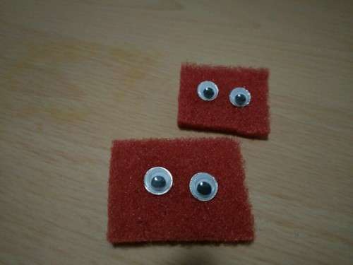 Googly eye earrings (7mm & 10mm)
