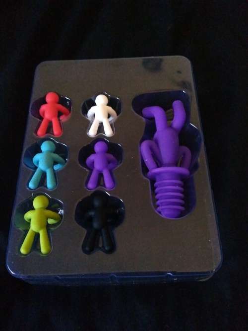 Wine stopper set and glass identification tags (men)