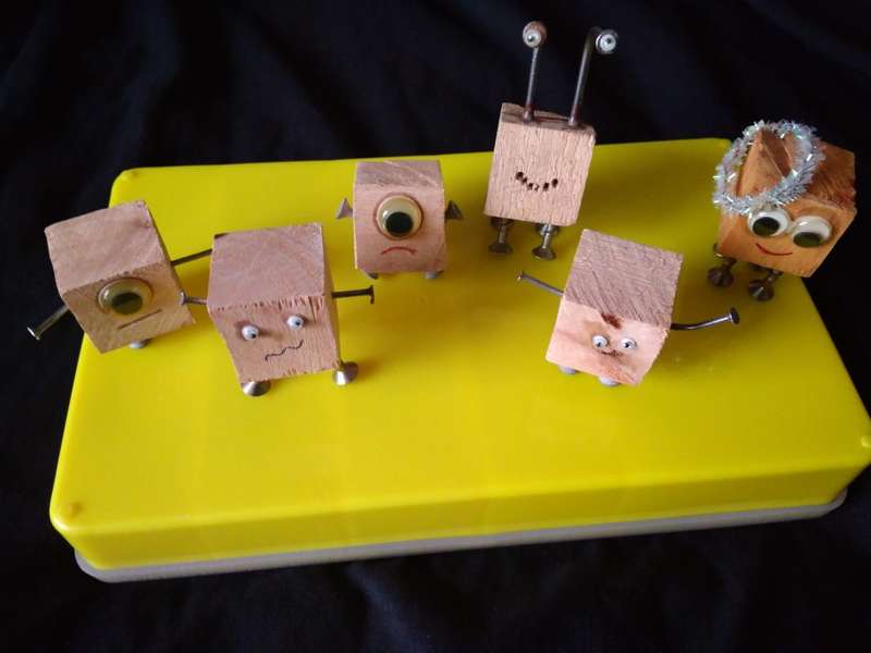 Wooden toys/ornaments (set of 6)