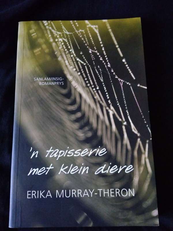 `n Tapisserie met klein diere - Erika Murray-Theron