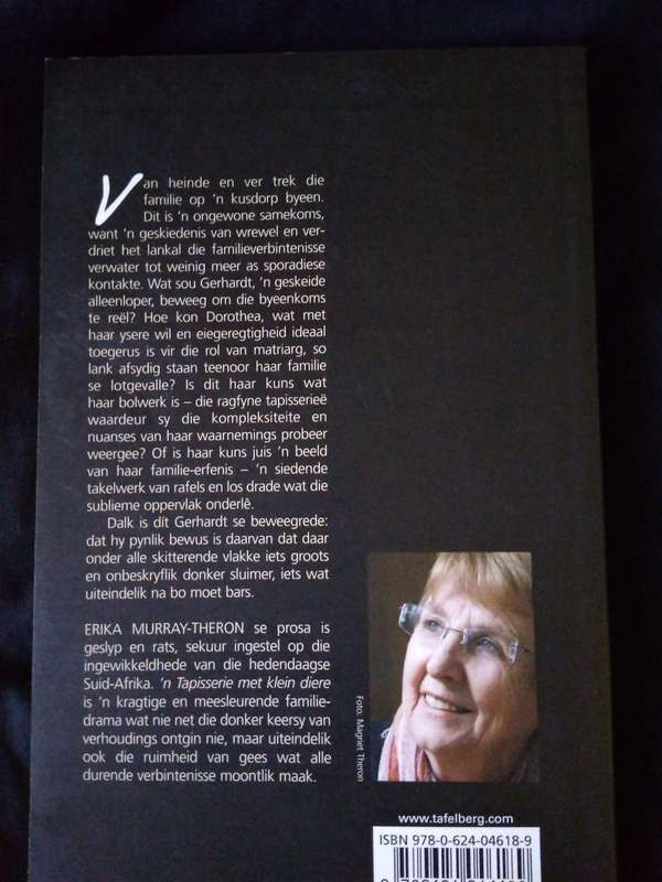 `n Tapisserie met klein diere - Erika Murray-Theron