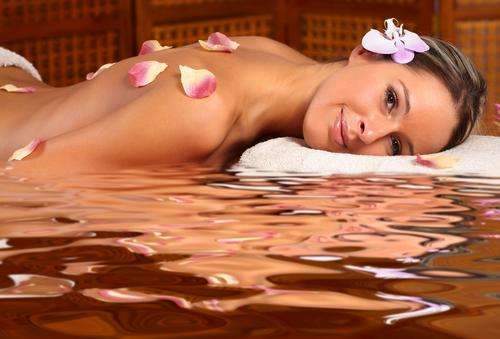 Hotsone massage - Delectable Day Spa