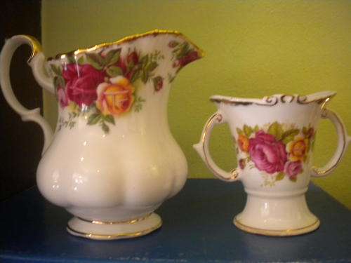***HIGHLY COLLECTIBLE*** ROYAL ALBERT MILK & SUGAR SET